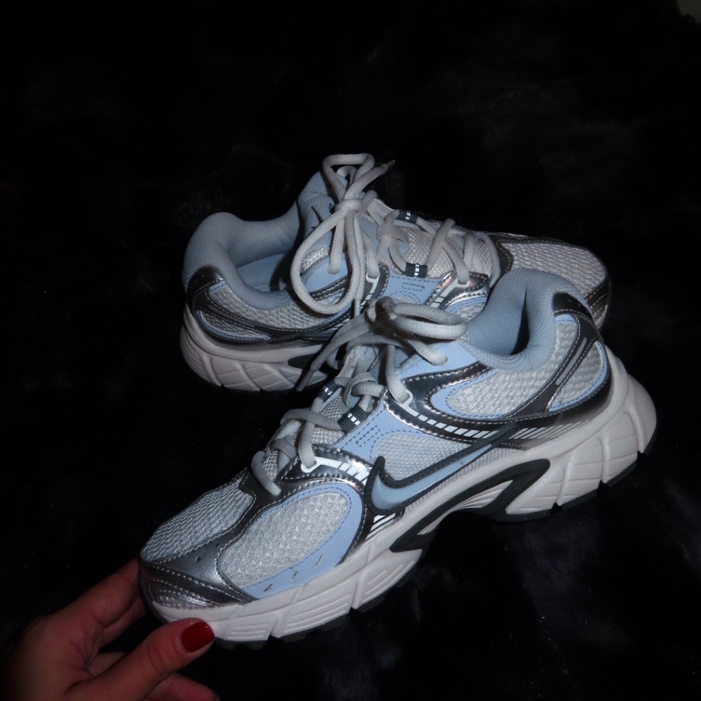 NIKE V5 RNR 'SUMMIT WHITE BLUE TINT'